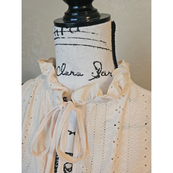 Butter yellow sleeveless top, ruffle tie neck, eyelet detail - Picture 4 of 6